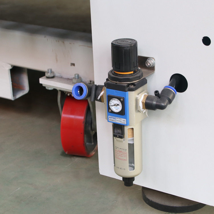 Potente abbigliamento industriale Ferro e piegatrice per piccole imprese 380/3/50V/P/Hz